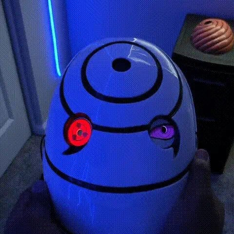 Máscara blanca de Obito de la Cuarta Guerra Ninja a oscuras, con el Sharingan rojo y el Rinnegan morado encendidos